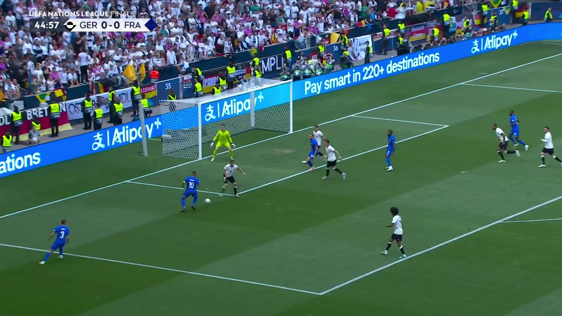 這就是球星能力姆巴佩接長(zhǎng)傳后一停一扣打門破僵