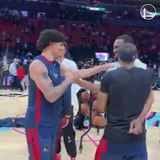 大家都愛(ài)他賽前維金斯與勇士眾將擁抱致意