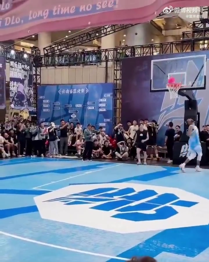 中國球迷單挑拉塞爾 耍出一招麥迪式背運(yùn)撤步超遠(yuǎn)三分引爆全場