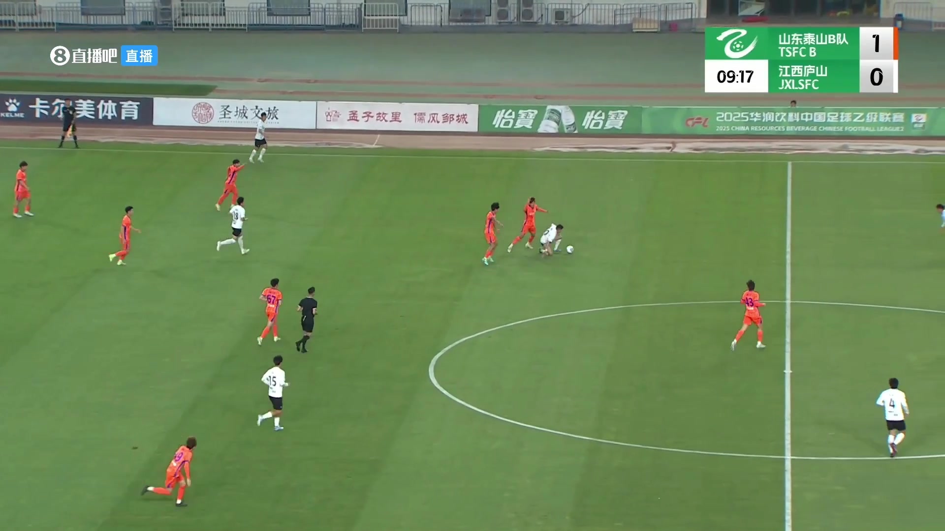 中乙驚現(xiàn)中圈吊射名場面這個門將在干嘛啊