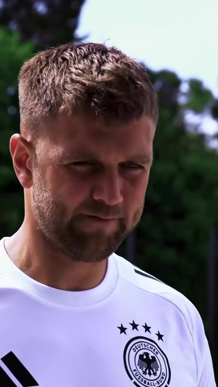 預(yù)計比賽會很精彩吧6.7德國隊訓(xùn)練日常及動身奔馳競技場