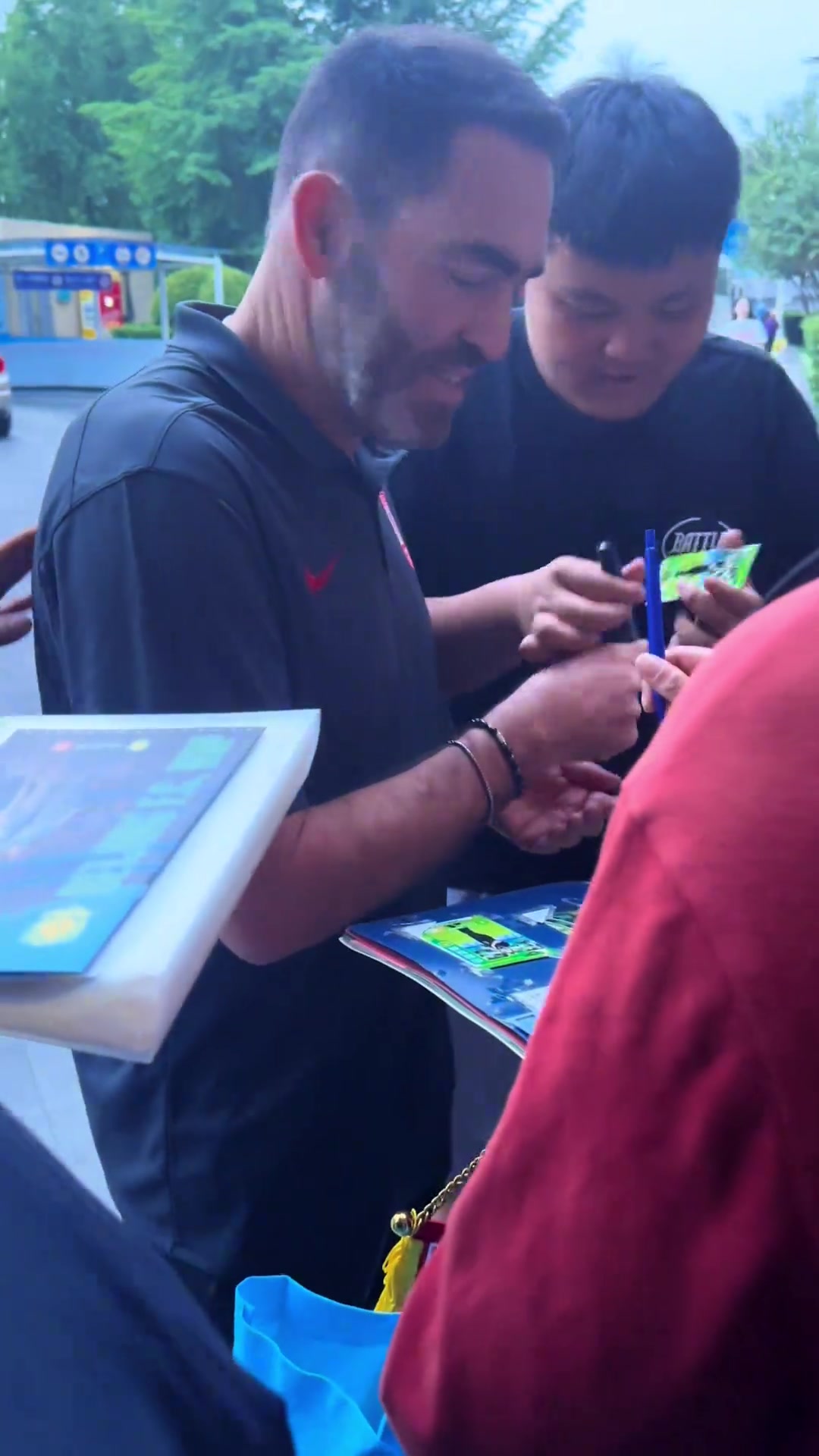 博主埃萊夫賽長春亞泰抵京前國安主帥蘇亞雷斯受北京球迷追捧