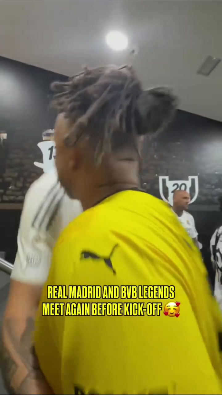 克羅斯狀態(tài)簡直就是現役球員啊多特皇馬傳奇賽的互相寒暄環(huán)節(jié)