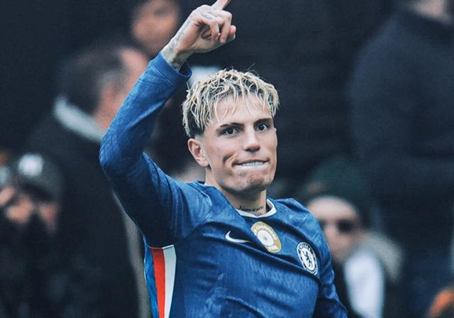 切爾西本賽季在英超聯(lián)賽中有10 名不同球員進(jìn)球 與阿森納并列第一