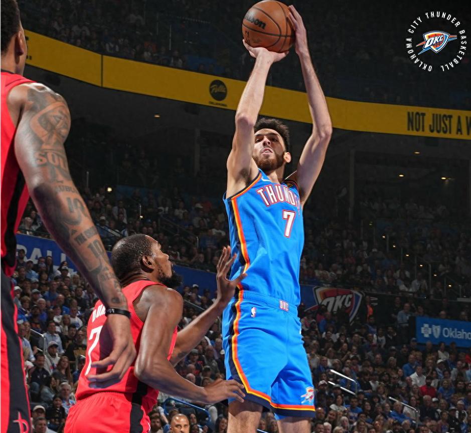 沉靜首秀拿下39分 杜蘭特拿下23分并有6次犯規(guī) 揭幕戰(zhàn) 火箭隊在雙加時輸?shù)袅死做牭牧P球