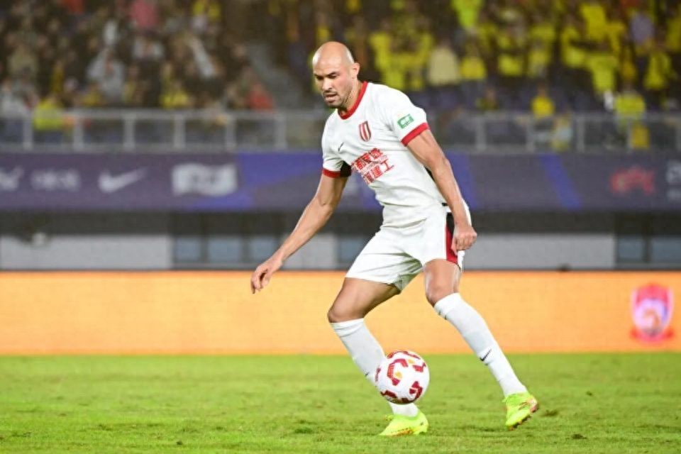 費(fèi)利佩進(jìn)球被判無(wú)效！媒體人熱議：就像老鷹抓小雞 以為是英超